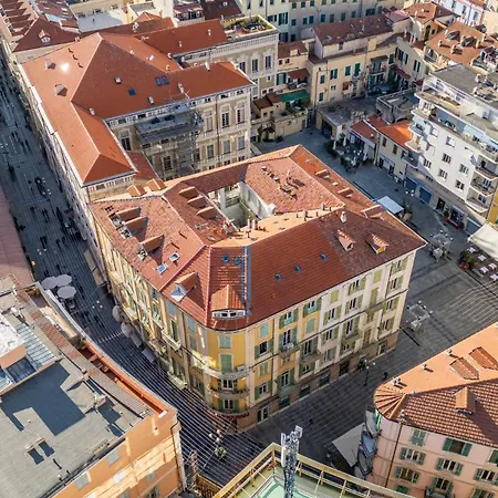 Maison Aurora アパート *